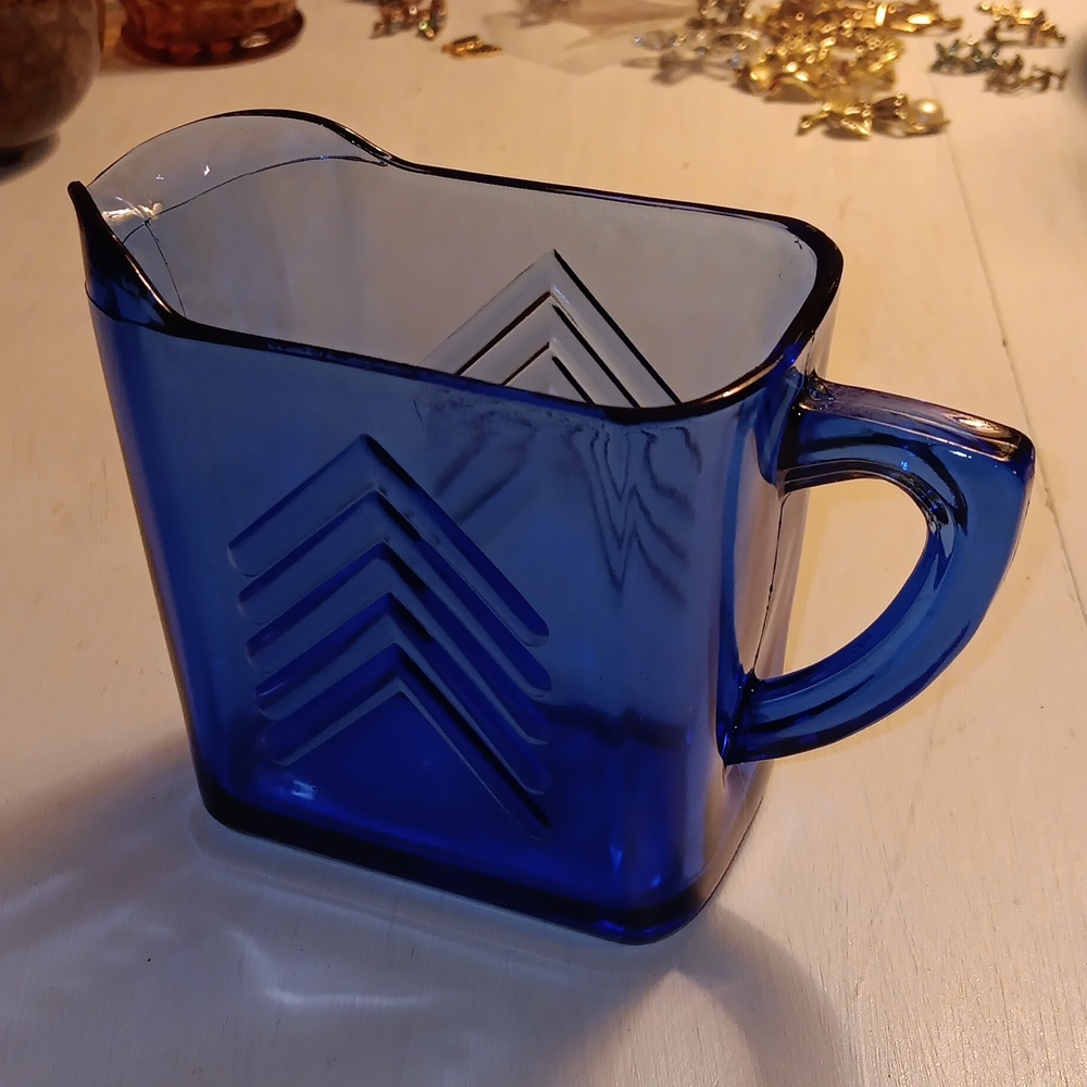 CHEVRON PITCHER